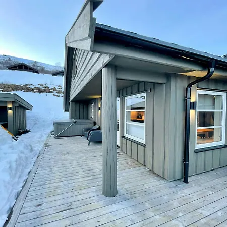 度假居 Moderne Med Spabad Naer Alesund *