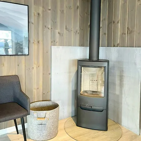 Moderne Med Spabad Naer Alesund Nyaraló