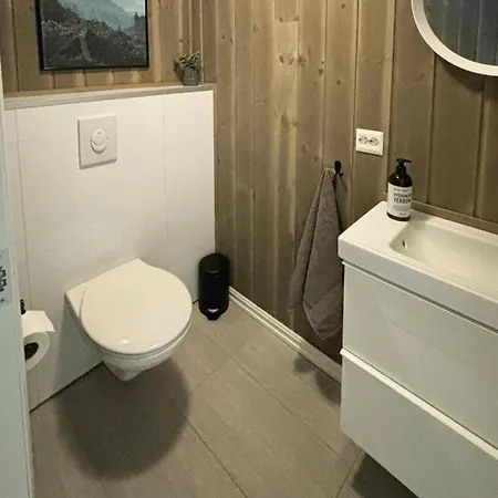 度假居 Moderne Med Spabad Naer Alesund 斯特兰达