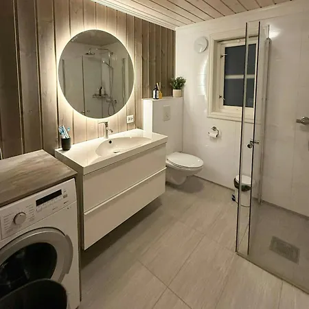 Moderne Med Spabad Naer Alesund 度假居