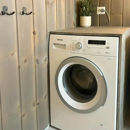 Moderne Med Spabad Naer Alesund 斯特兰达